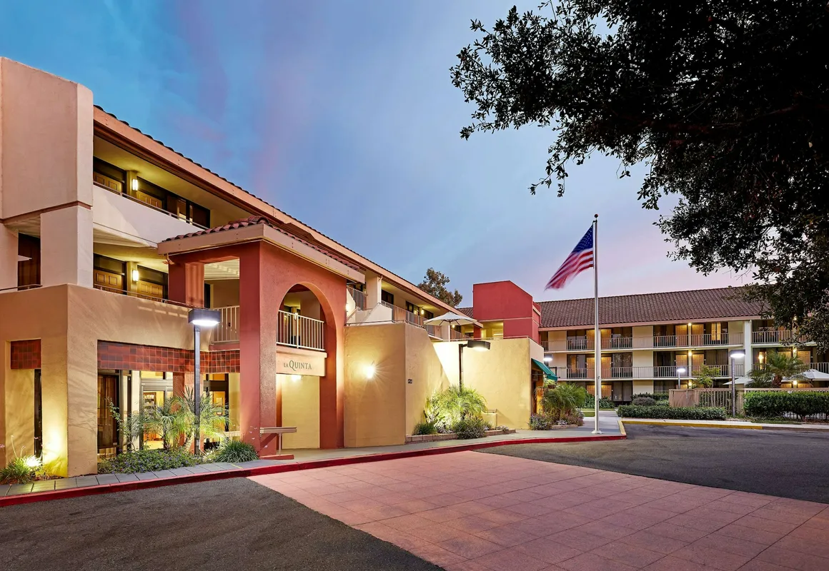La Quinta Inn & Suites by Wyndham Thousand Oaks-Newbury Park hotel hero