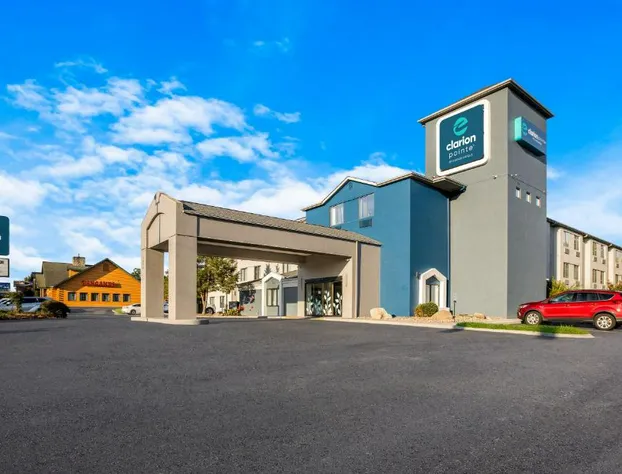 Clarion Pointe Sevierville-Pigeon Forge hotel detail image 3