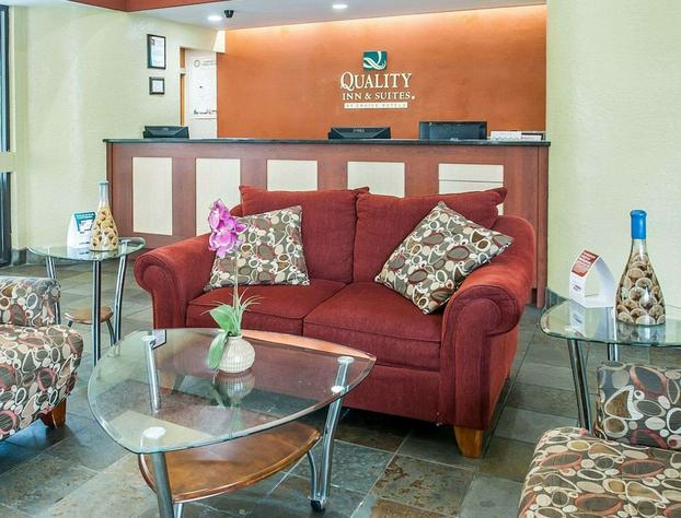 Quality Inn & Suites Kansas City I-435n Near Sports Complex hotel detail image 3
