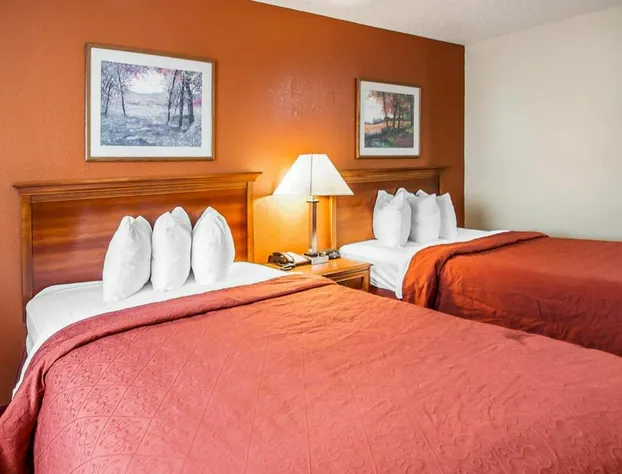 Quality Inn & Suites Kansas City I-435N Near Sports Complex hotel detail image 3