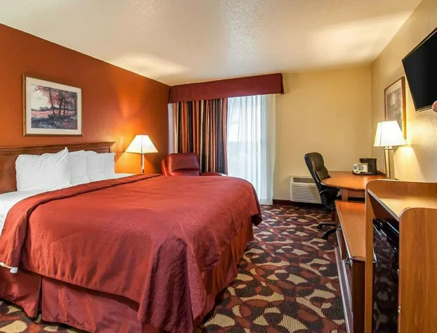 Quality Inn & Suites Kansas City I-435N Near Sports Complex hotel detail image 4