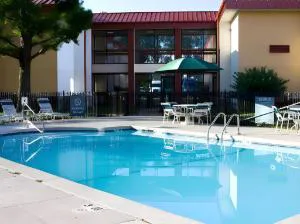 Quality Inn & Suites Kansas City I-435n Near Sports Complex hotel detail image 2
