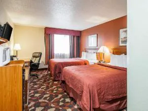 Quality Inn & Suites Kansas City I-435n Near Sports Complex hotel detail image 3