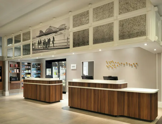 Courtyard by Marriott Long Beach Downtown hotel detail image 2