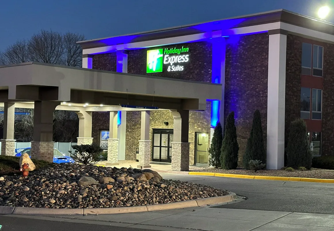 Holiday Inn Express & Suites Eden Prairie – Minneapolis by IHG hotel hero