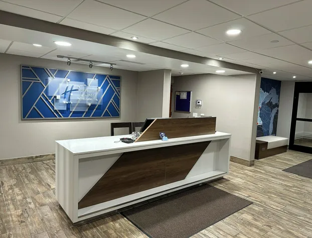 Holiday Inn Express & Suites Eden Prairie – Minneapolis by IHG hotel detail image 2