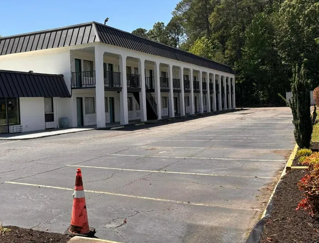 Sunrise Inn By OYO Newport News US-60 hotel detail image 2