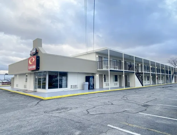 Econo Lodge Airport hotel detail image 1