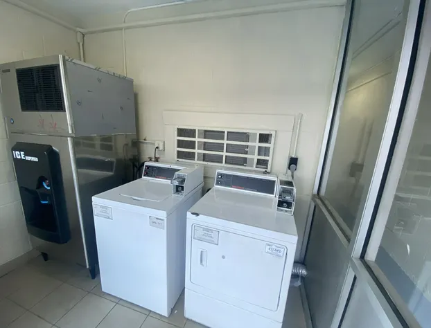 Econo Lodge Airport hotel detail image 2