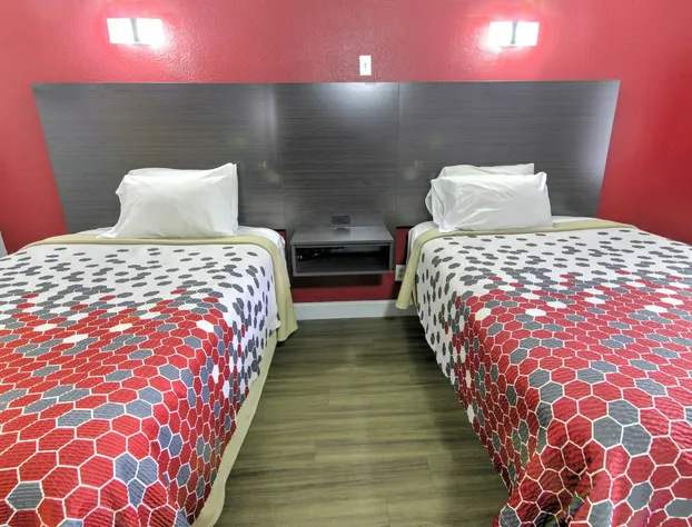 Econo Lodge Airport hotel detail image 3