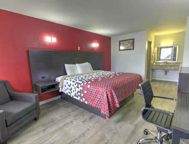 Econo Lodge Airport hotel detail image 4