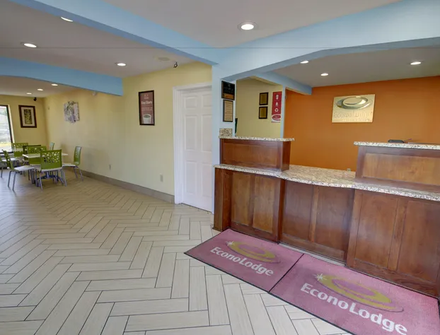 Econo Lodge at Military Circle hotel detail image 2