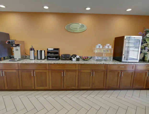 Econo Lodge at Military Circle hotel detail image 4