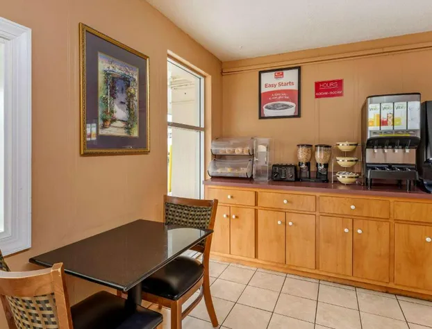 Econo Lodge Charlottesville North - University Area hotel detail image 2