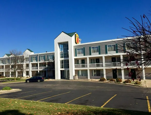 Super 8 by Wyndham Madison East hotel detail image 2