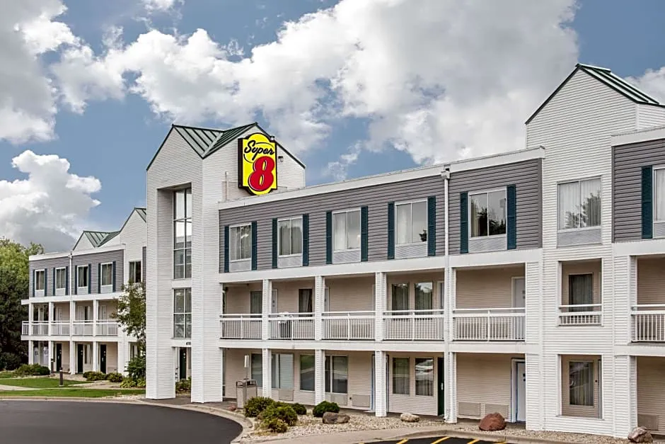 Super 8 by Wyndham Madison East hotel hero
