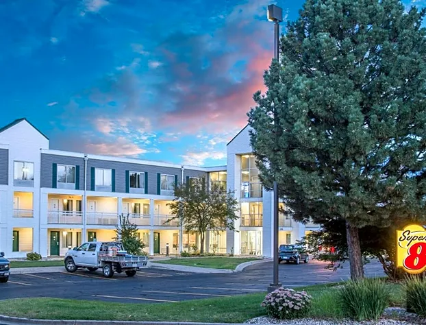 Super 8 by Wyndham Madison East hotel detail image 3