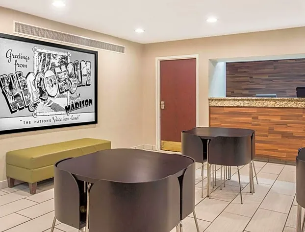 Super 8 by Wyndham Madison East hotel detail image 4