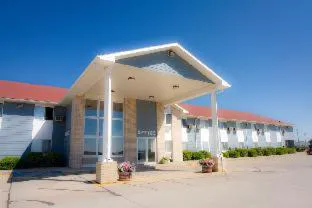 Alliance Hotel & Suites, a Howard Johnson by Wyndham hotel hero