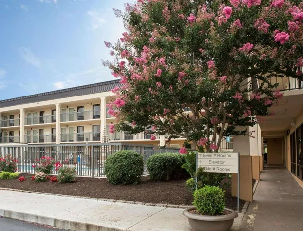 Quality Inn Merchants Drive hotel detail image 1