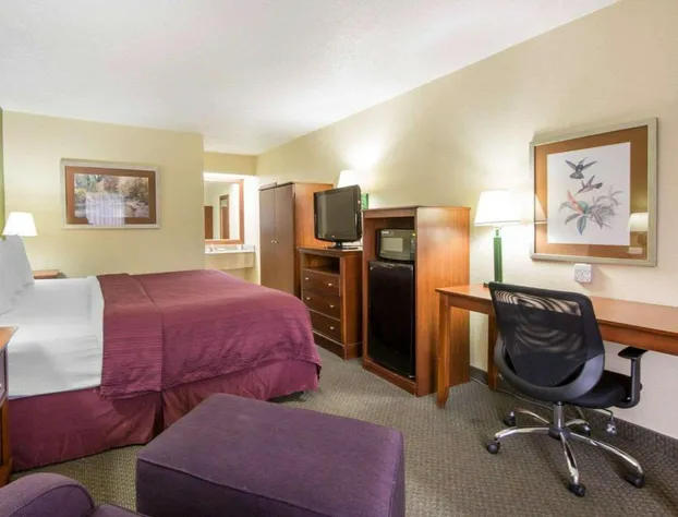 Quality Inn Merchants Drive hotel detail image 2