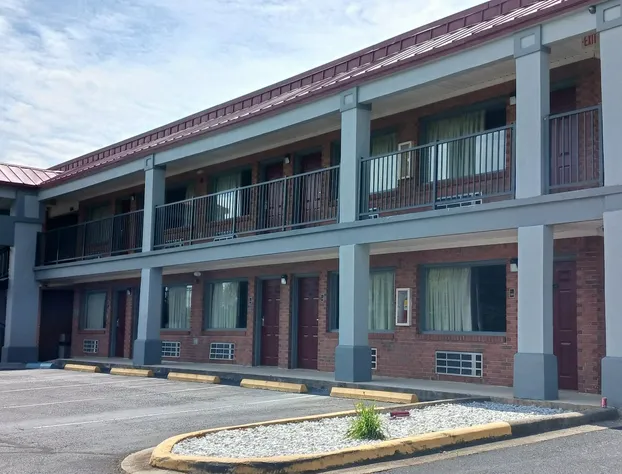 Red Roof Inn & Suites Scottsboro hotel detail image 1