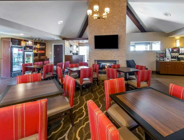 Comfort Inn & Suites Erie - Splash Lagoon Indoor Waterpark hotel detail image 1