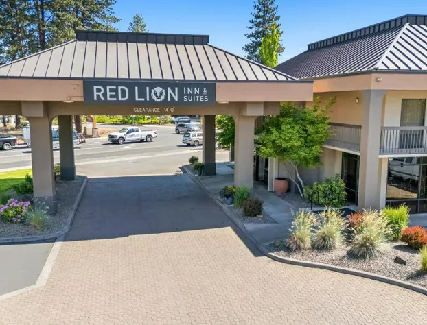 Red Lion Inn & Suites Deschutes River Bend hotel detail image 1