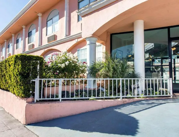 Rodeway Inn near Melrose Ave hotel detail image 1