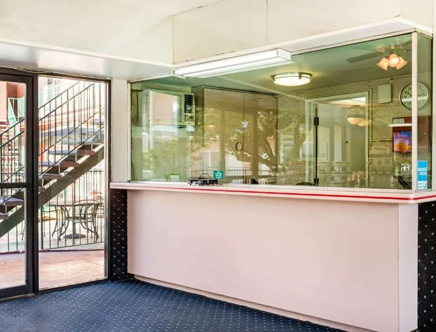 Rodeway Inn near Melrose Ave hotel detail image 2