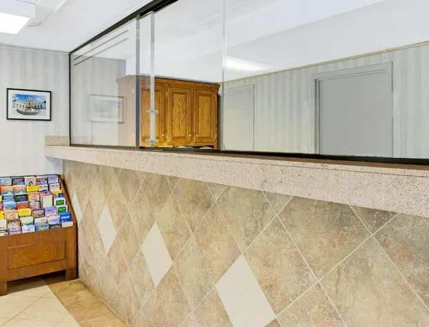 Super 8 by Wyndham Laurel hotel detail image 4