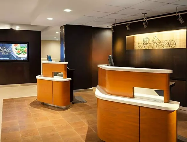 Courtyard St. Petersburg Clearwater hotel detail image 2