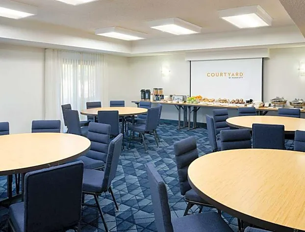 Courtyard St. Petersburg Clearwater hotel detail image 3