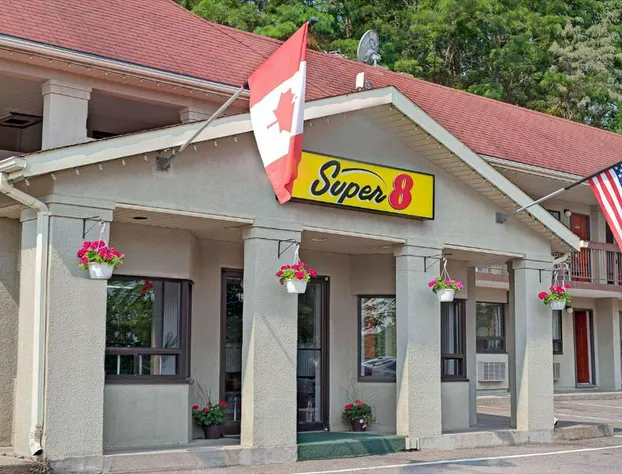 Super 8 by Wyndham Niagara Falls North hotel detail image 1