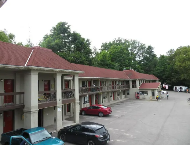 Super 8 by Wyndham Niagara Falls North hotel detail image 4