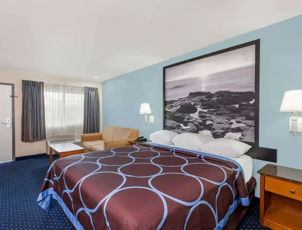 Super 8 by Wyndham El Cajon/San Diego hotel detail image 4