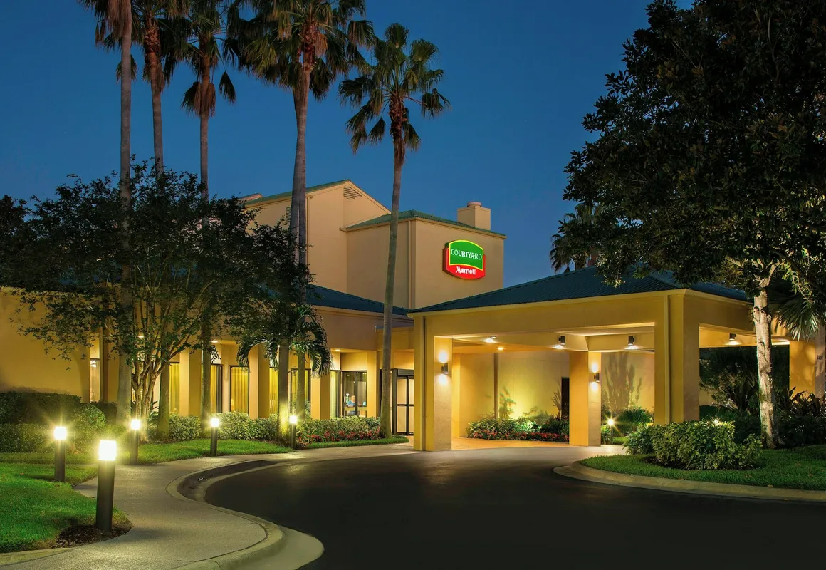 Courtyard by Marriott Orlando International Dr / Conv Cntr hotel hero