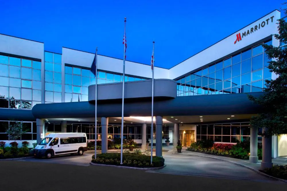 Marriott Melville Long Island hotel hero