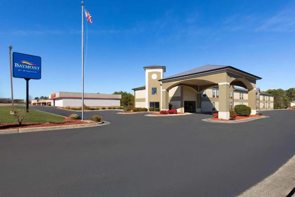 Baymont by Wyndham Creedmoor hotel hero