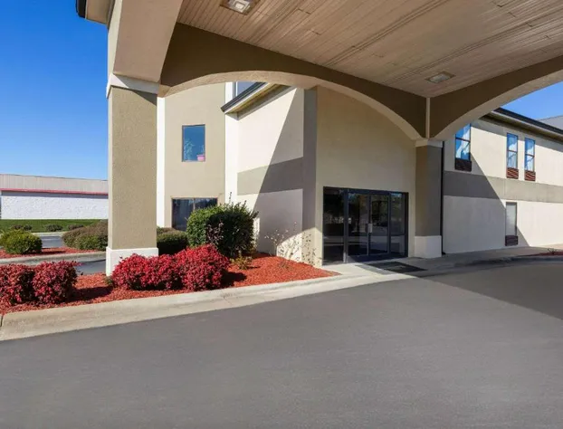 Baymont by Wyndham Creedmoor hotel detail image 2