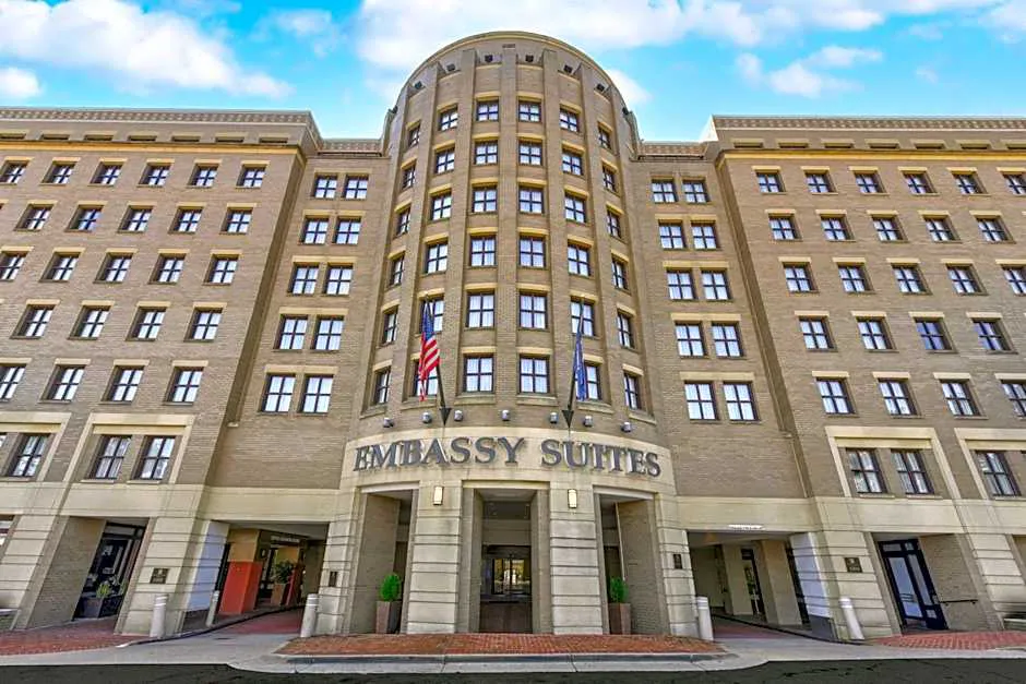 Embassy Suites by Hilton Alexandria Old Town hotel hero
