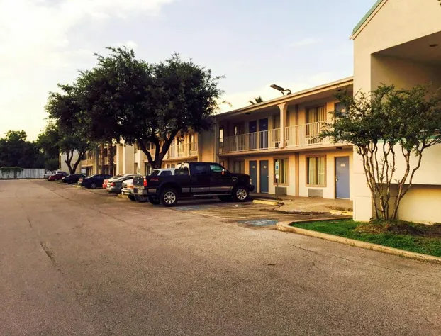 Motel 6 Houston, TX - East hotel detail image 3