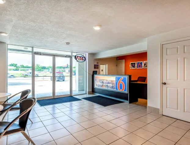 Motel 6 Houston, TX - East hotel detail image 3