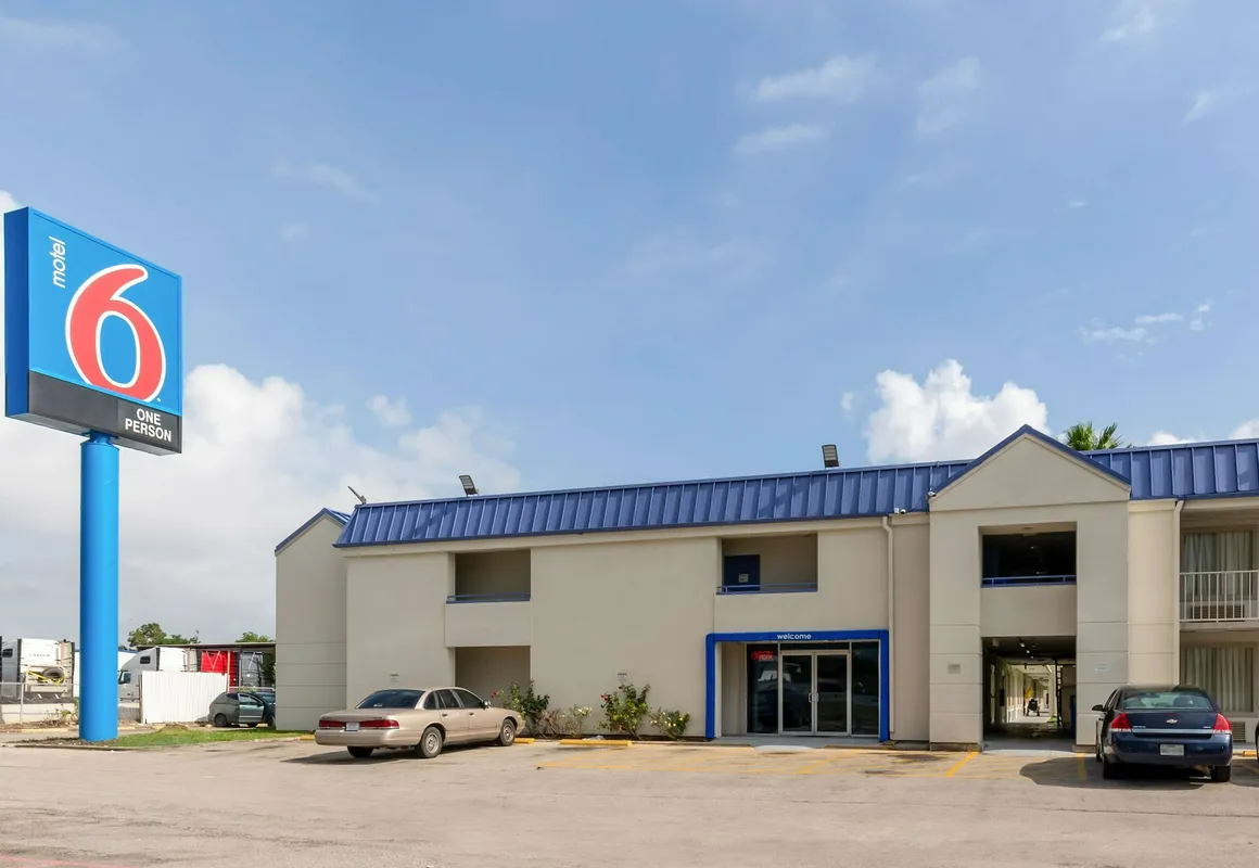 Motel 6 Houston, TX - East hotel hero