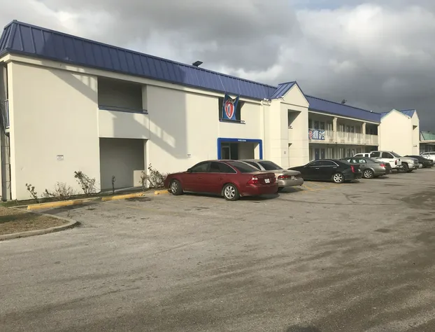 Motel 6 Houston, TX - East hotel detail image 1