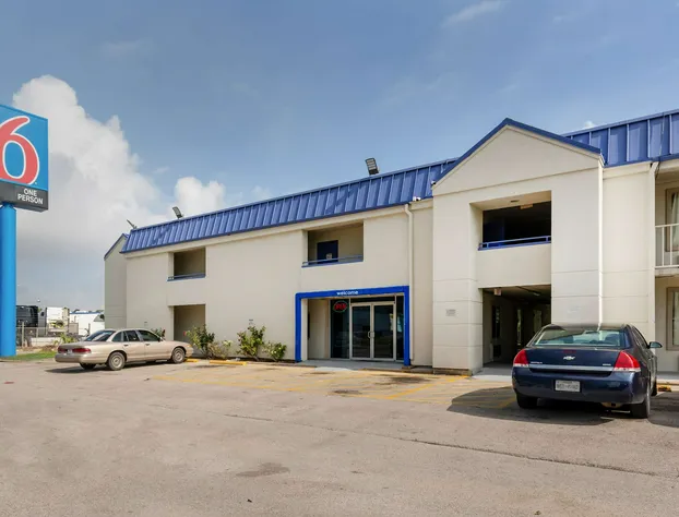 Motel 6 Houston, TX - East hotel detail image 2