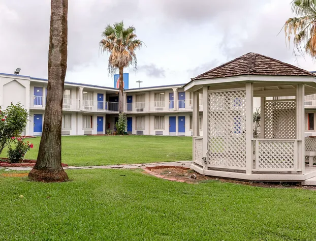 Motel 6 Houston, TX - East hotel detail image 3