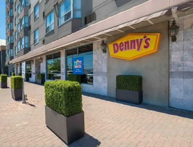 Sandman Signature Mississauga Hotel hotel detail image 1