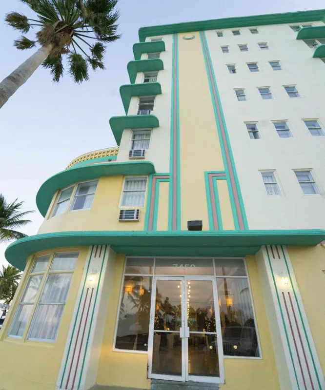 Broadmore Miami Beach hotel hero