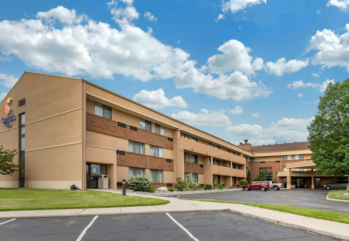 Comfort Inn Lansing West hotel hero